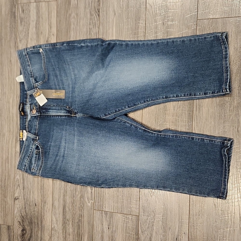 NWT Lee Regular fit Mid Rise Women's sz 16P Denim Jeans Capris